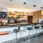 Golden Tulip - & Casino Hotell