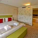 Golden Tulip - & Casino 岩尼维利