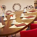 Golden Tulip - & Casino 岩尼维利