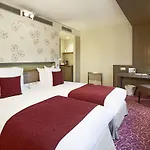 Golden Tulip - & Casino 岩尼维利