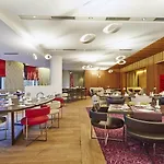 Golden Tulip - & Casino 岩尼维利