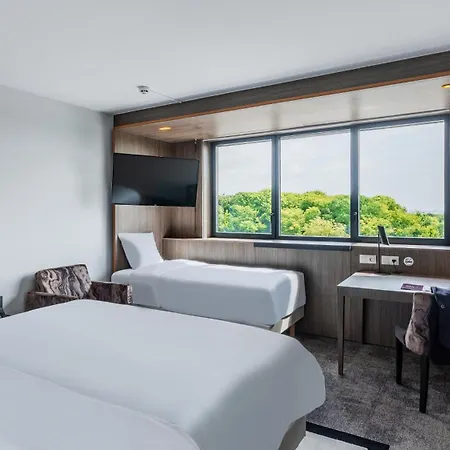 Golden Tulip - & Casino Szálloda 4*