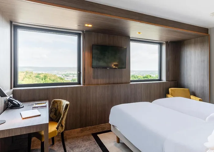 Golden Tulip - & Casino Отель 4*