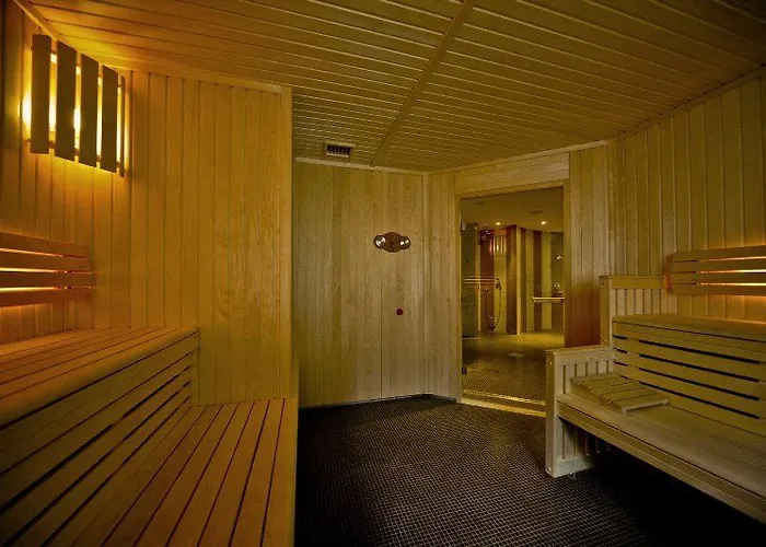 Golden Tulip - & Casino Отель